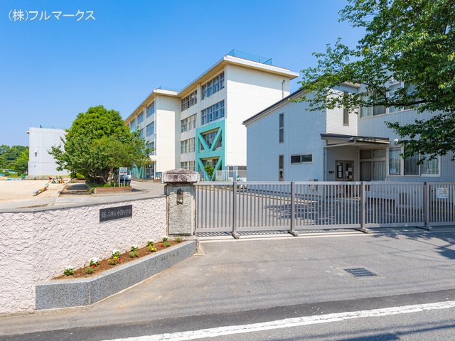 鎌ケ谷市立中部小学校　距離１１００ｍ