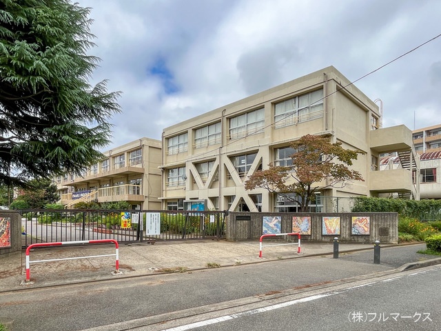 松戸市立常盤平第二小学校　距離２３０ｍ