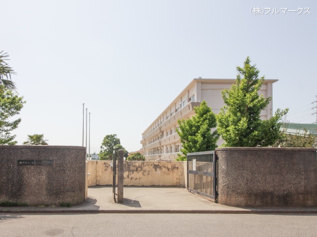 松戸市立栗ケ沢中学校　距離９００ｍ