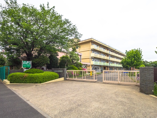 柏市立逆井小学校　距離７５０ｍ